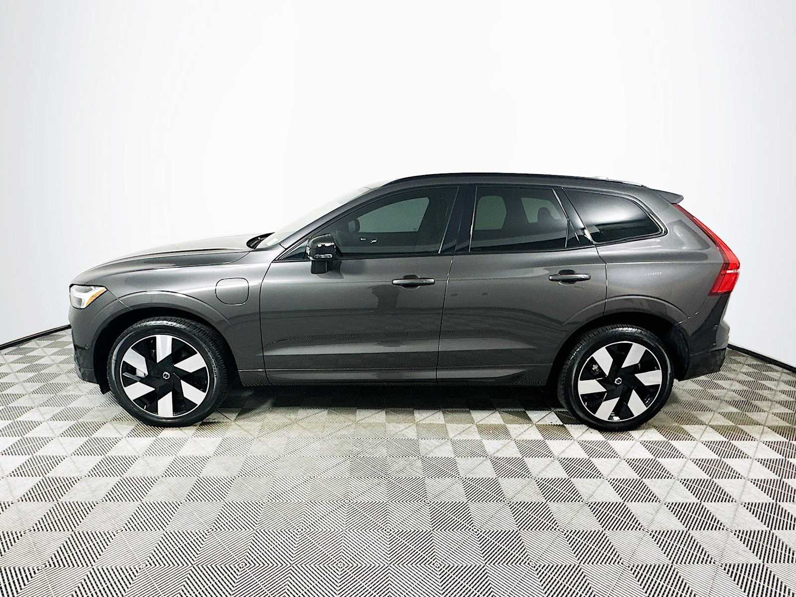 2024 Volvo XC60 Recharge T8 Plus photo 3