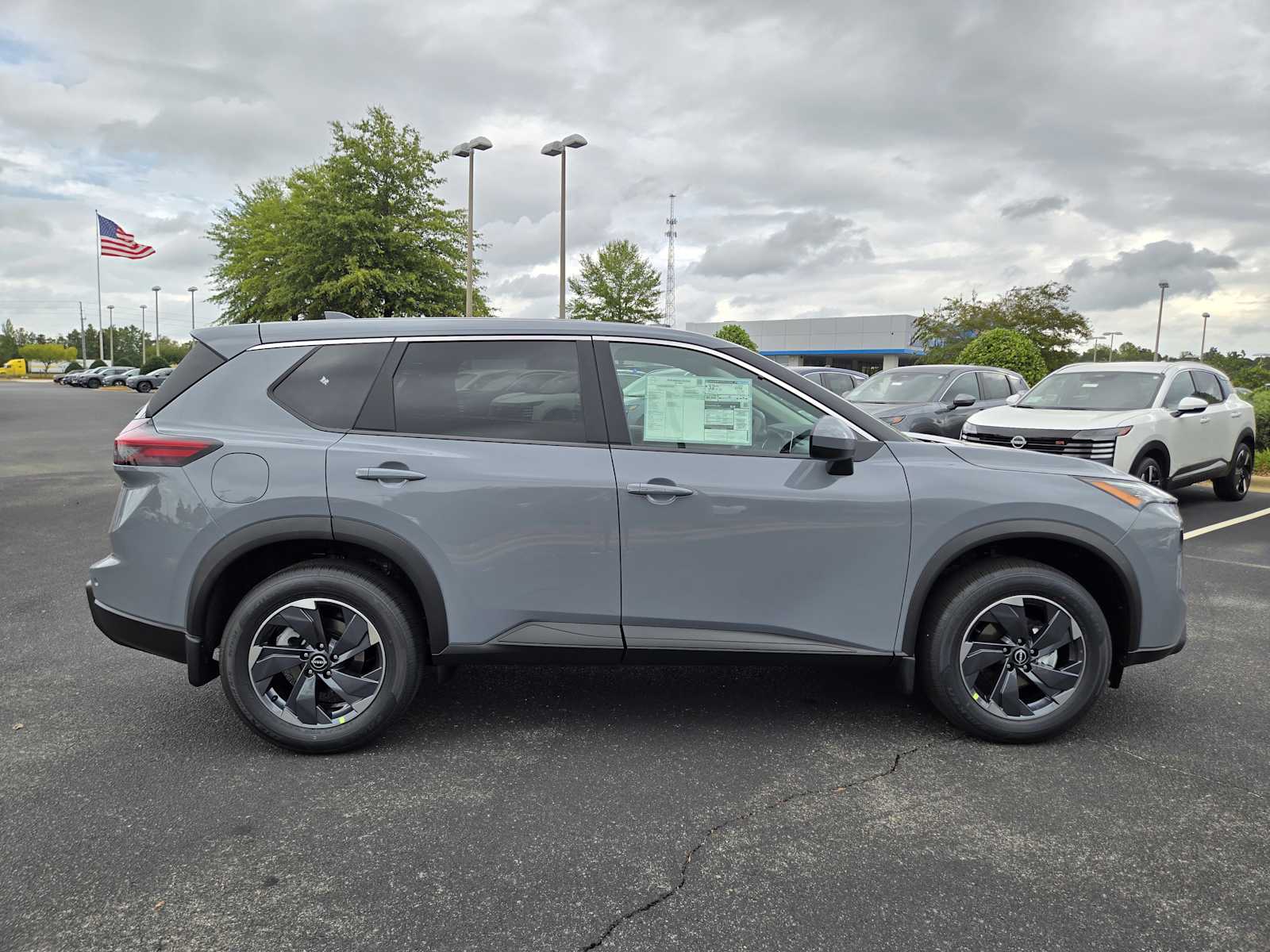 2026 Nissan Rogue SV photo 2