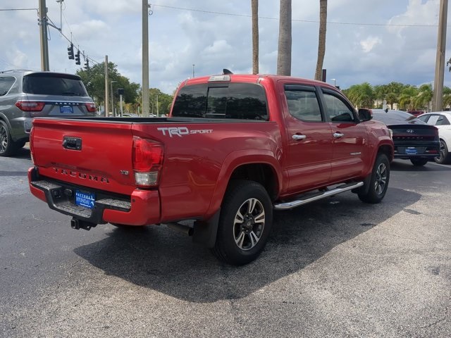 2017 Toyota Tacoma SR5 TRD Sport photo 4