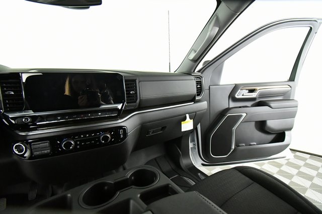 2025 Chevrolet Silverado 3500HD LT photo 18
