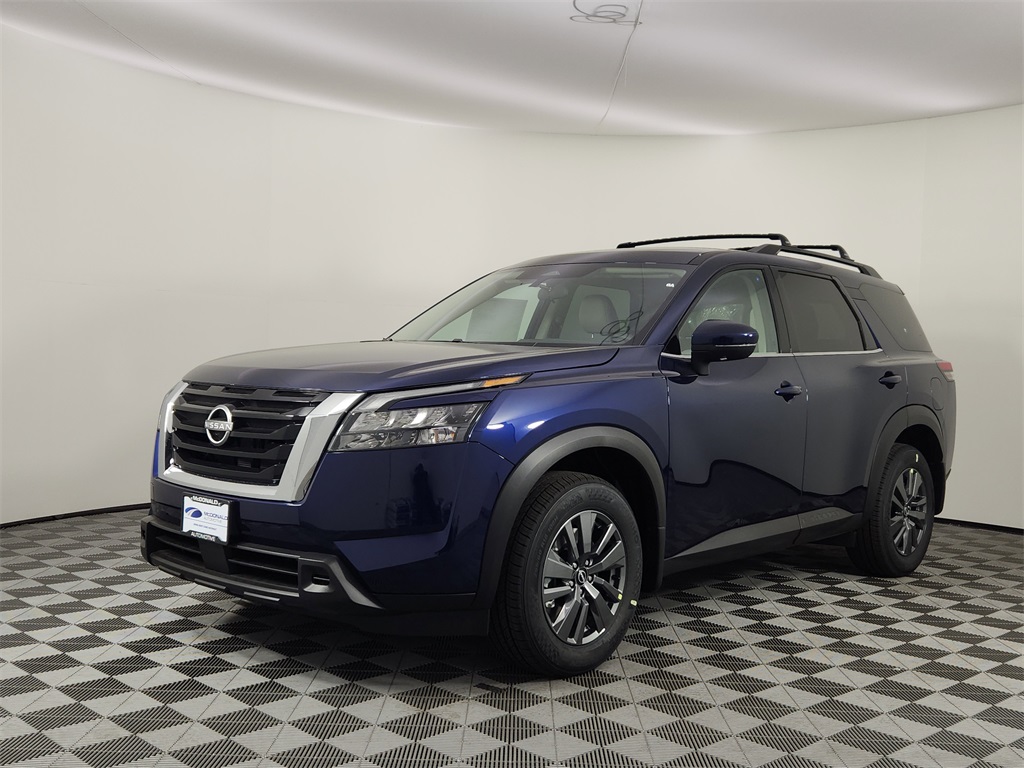 2025 Nissan Pathfinder SV's photo