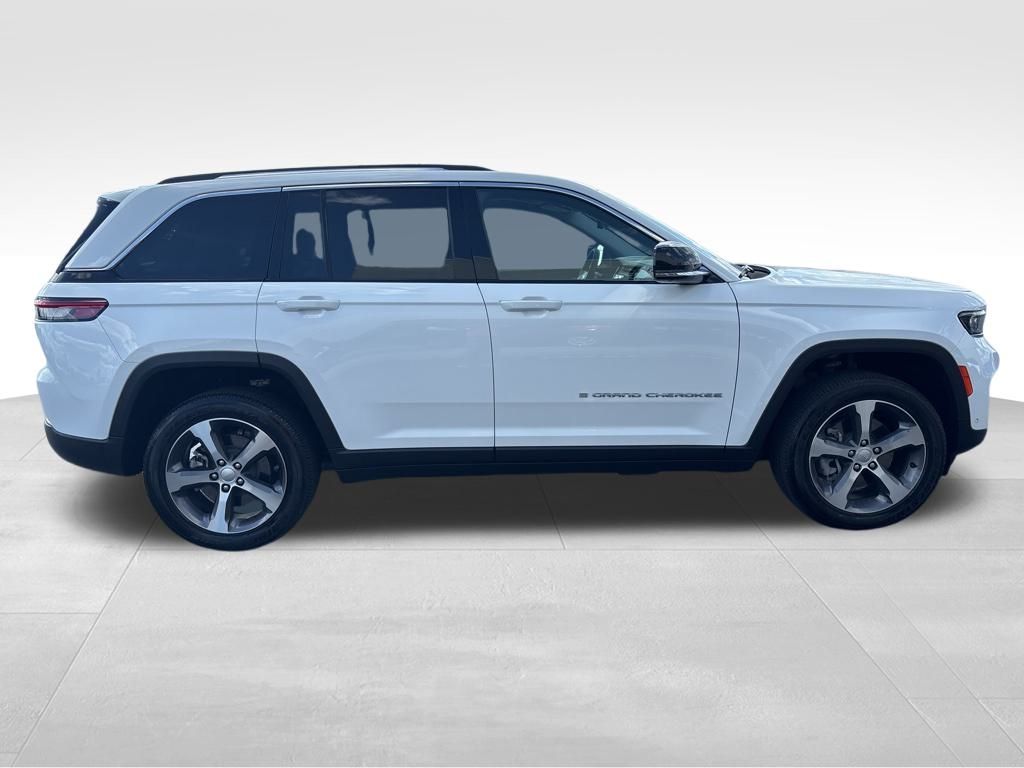 2023 Jeep Cherokee 4xe photo 9