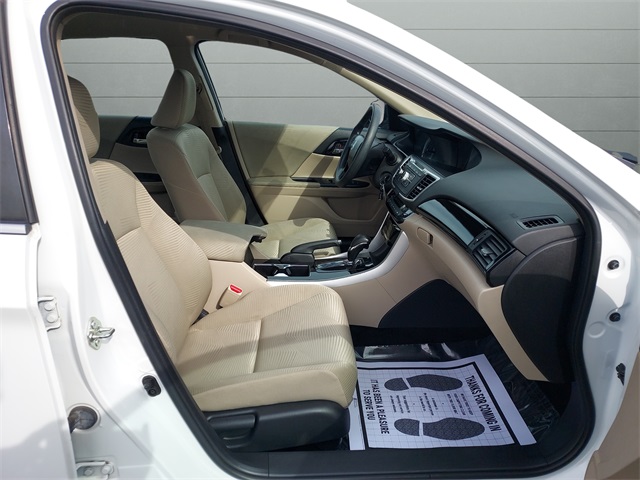 2017 Honda Accord LX photo 19