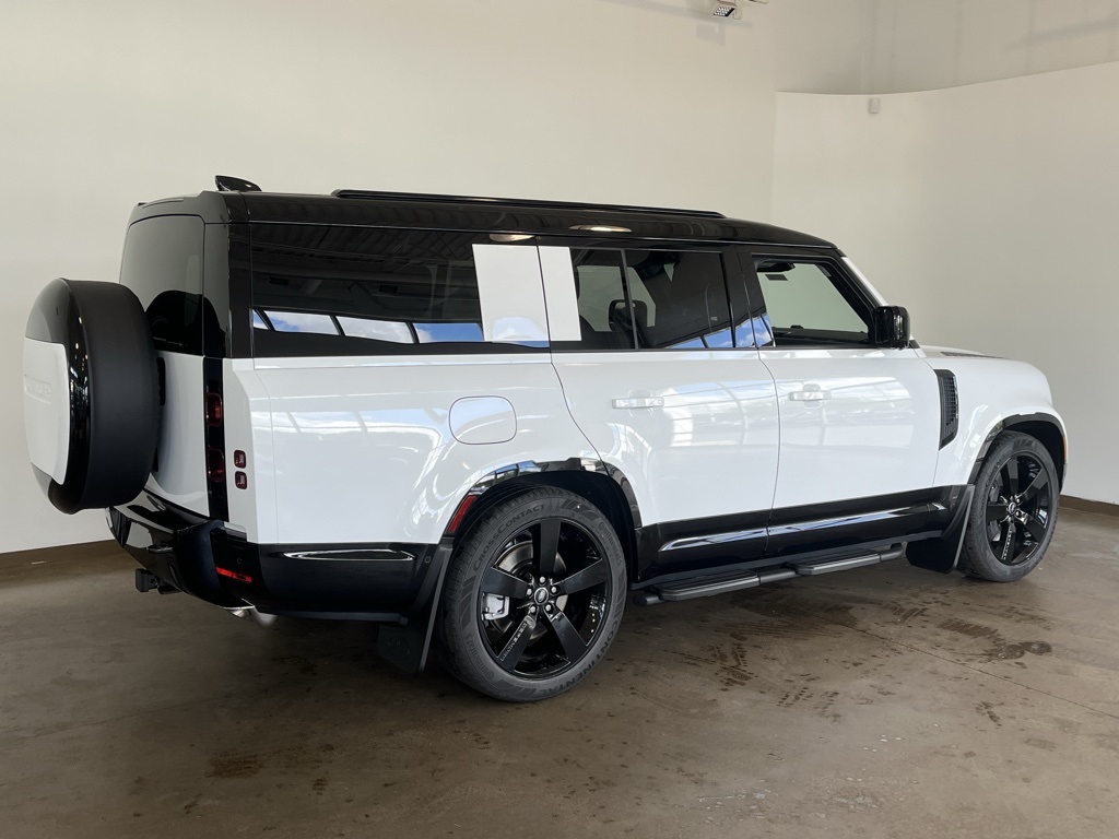 2025 Land Rover Defender 130 X-Dynamic SE photo 9