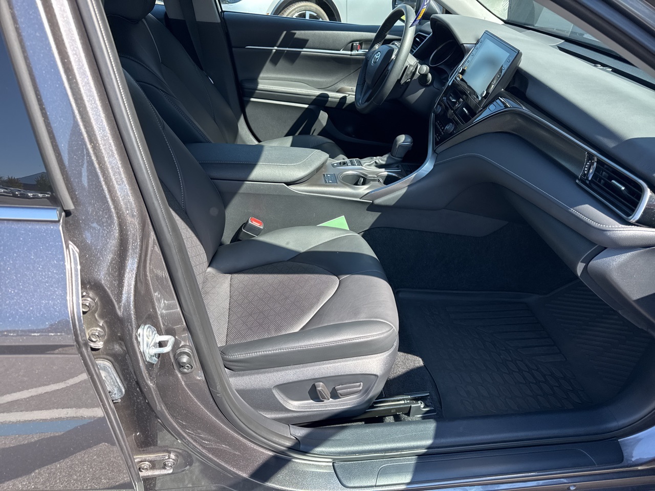 2022 Toyota Camry Hybrid XSE photo 6