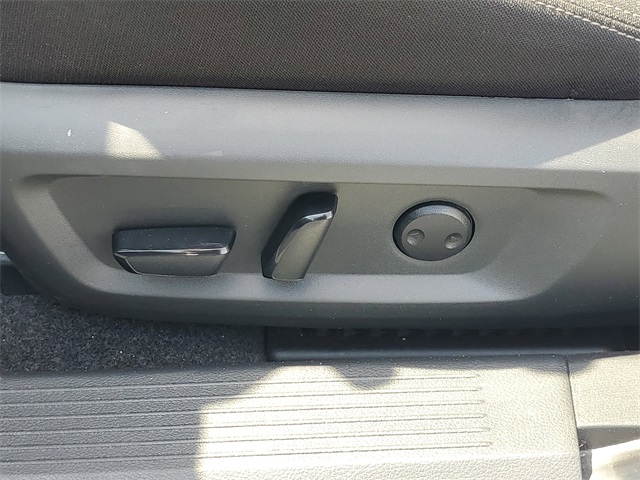 2022 Nissan Rogue SV photo 14
