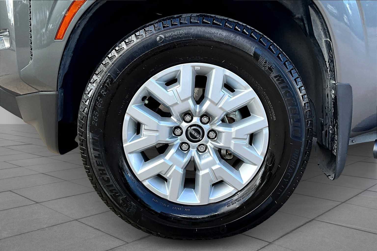 2024 Nissan Frontier SV photo 9