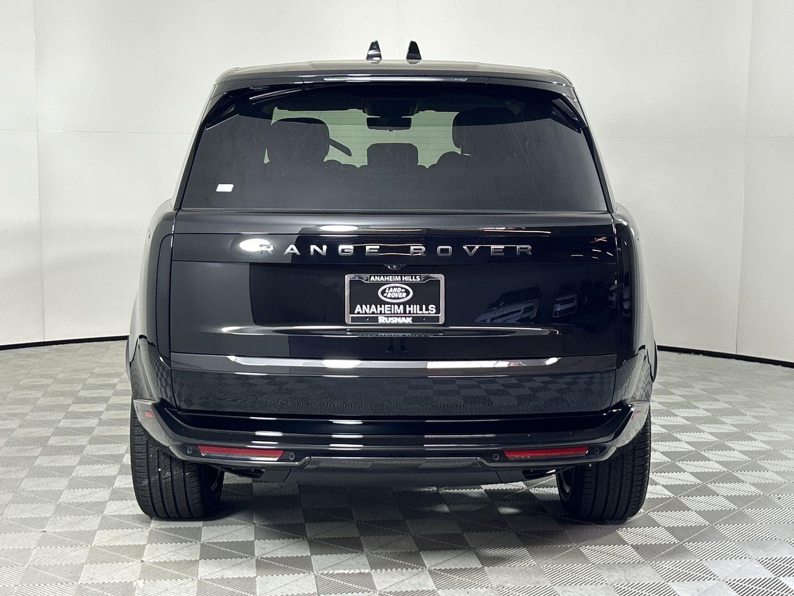 2025 Land Rover Range Rover SE photo 4