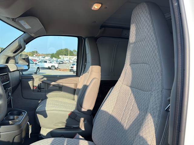 2025 Chevrolet Express Cargo 2500 photo 10