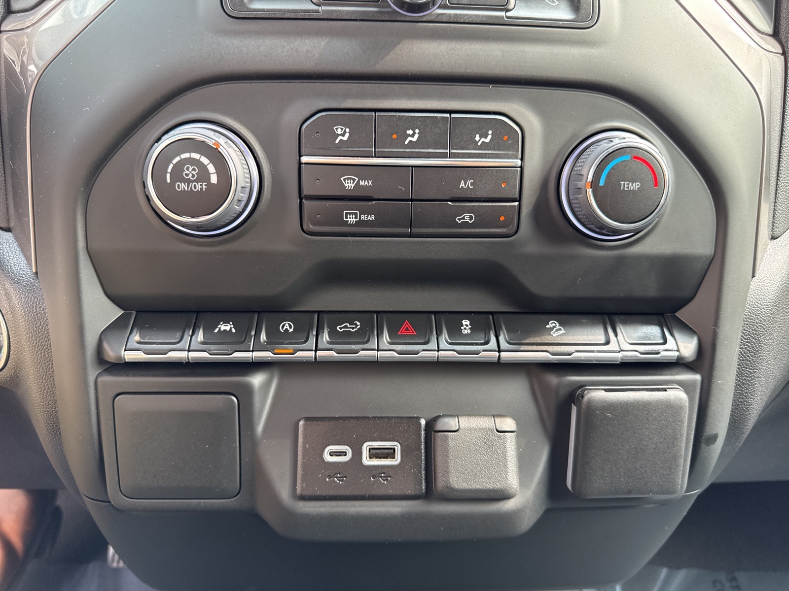 2024 Chevrolet Silverado 1500 Custom Trail Boss photo 3