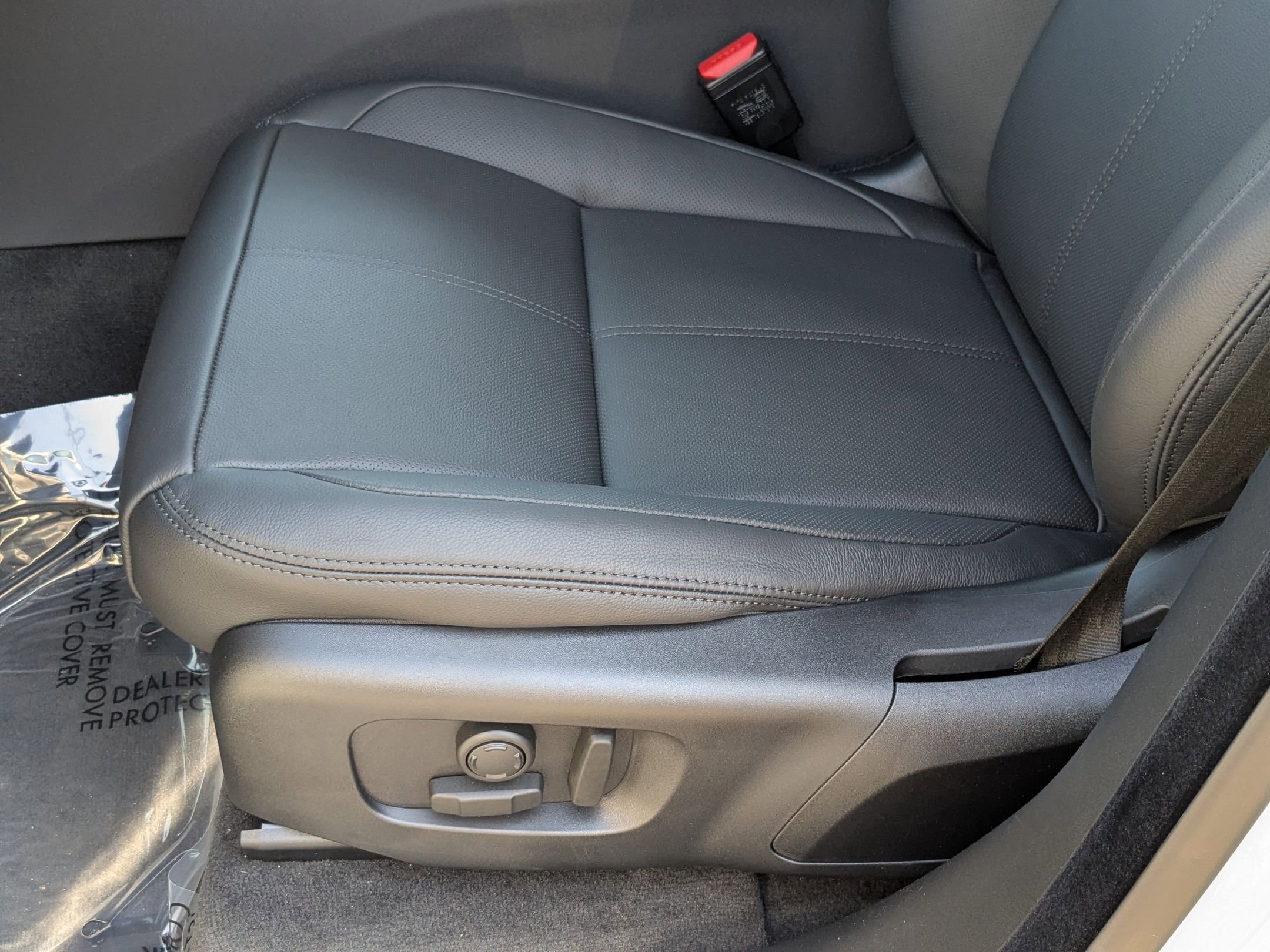 2026 Land Rover Range Rover Velar SE photo 4