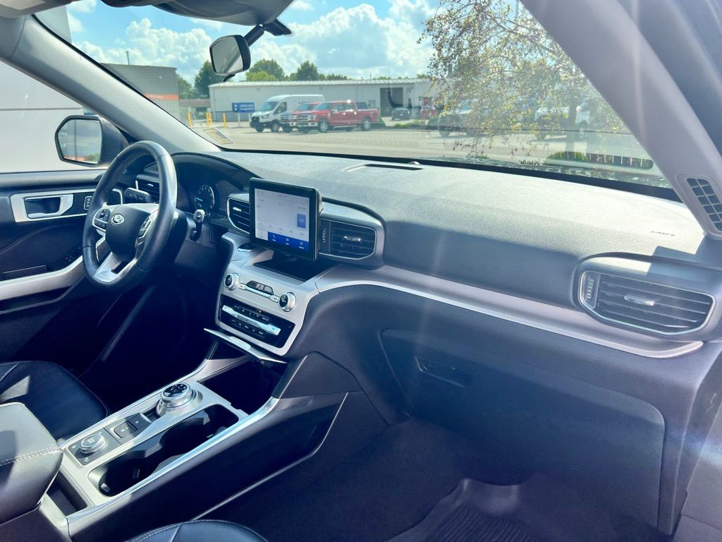 2023 Ford Explorer XLT photo 31