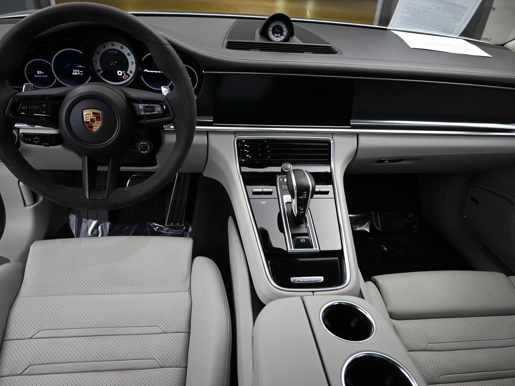2022 Porsche Panamera GTS photo 4