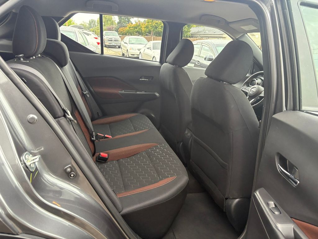2023 Nissan Kicks SR photo 27