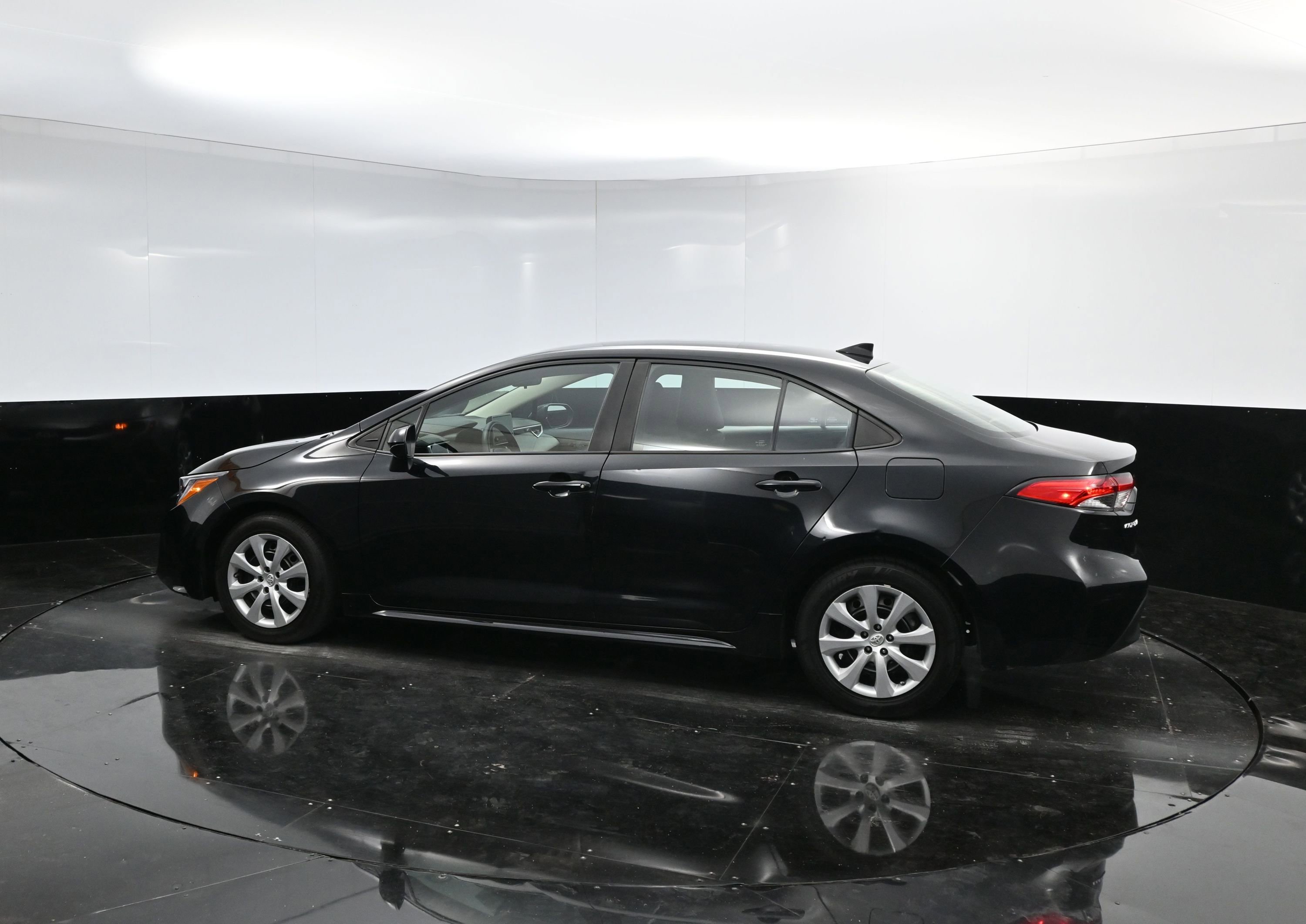 2023 Toyota Corolla LE photo 4