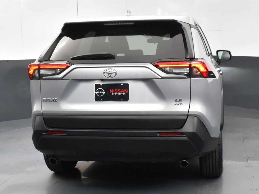 2024 Toyota RAV4 LE photo 4