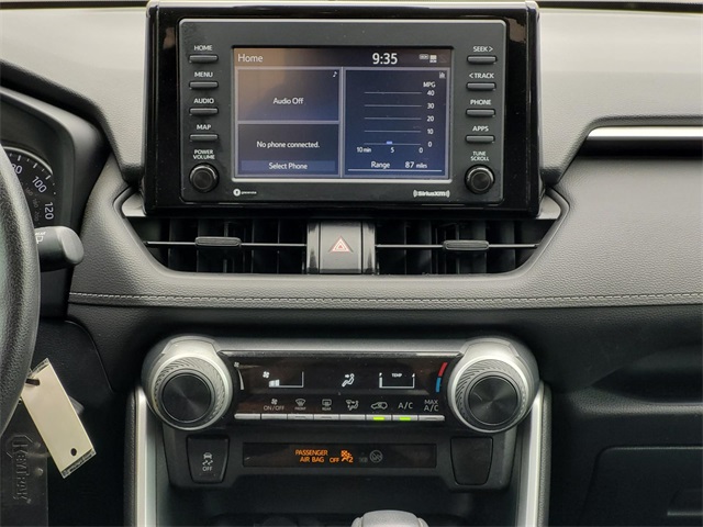 2022 Toyota RAV4 LE photo 24