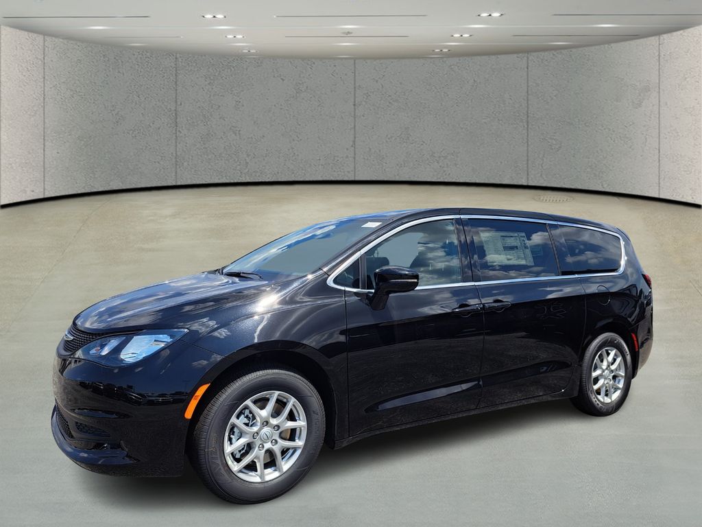 2025 Chrysler Voyager LX's photo