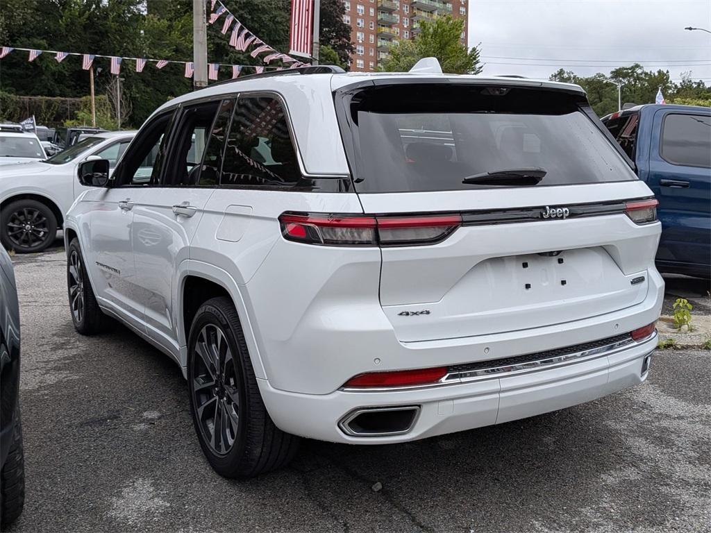 2023 Jeep Grand Cherokee Overland photo 3