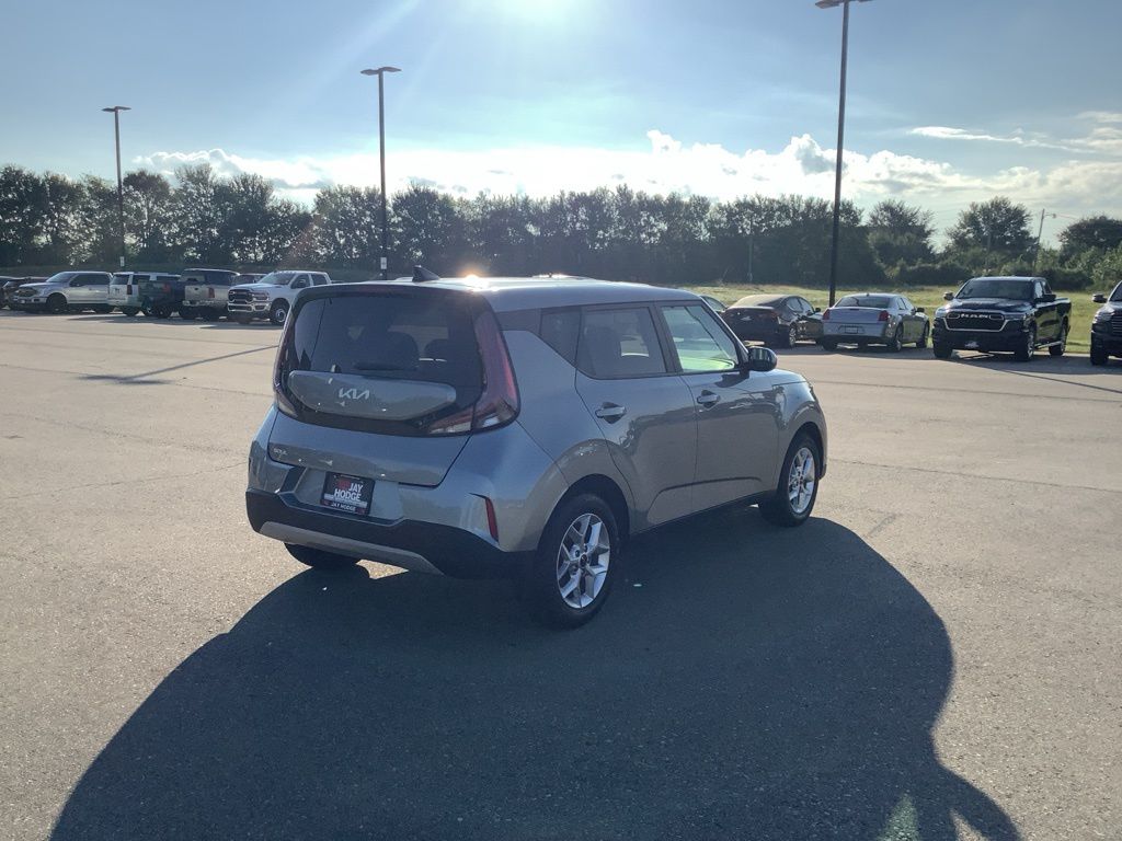 2024 Kia Soul LX photo 7