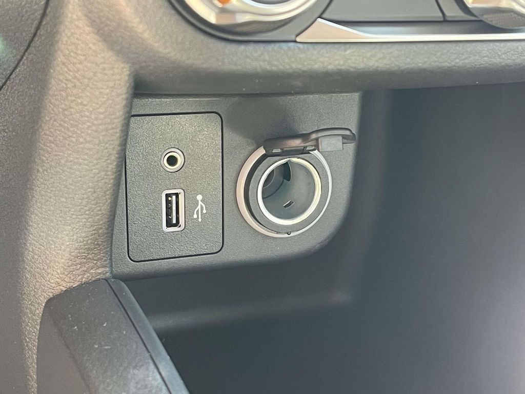2025 Nissan Kicks Play S photo 29
