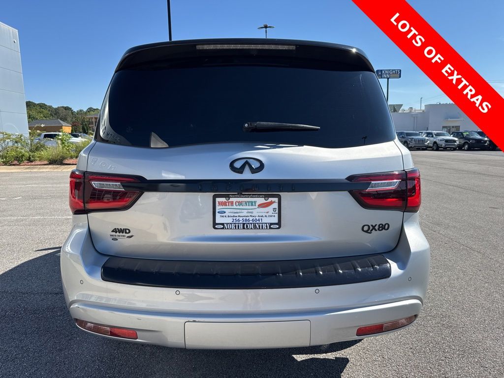 2021 Infiniti QX80 Luxe photo 3