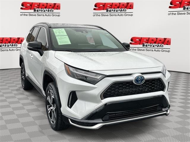 2024 Toyota RAV4 SE's photo