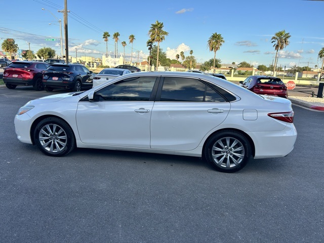 2017 Toyota Camry XLE photo 4