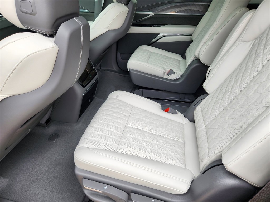 2025 Cadillac Escalade IQ Luxury photo 24