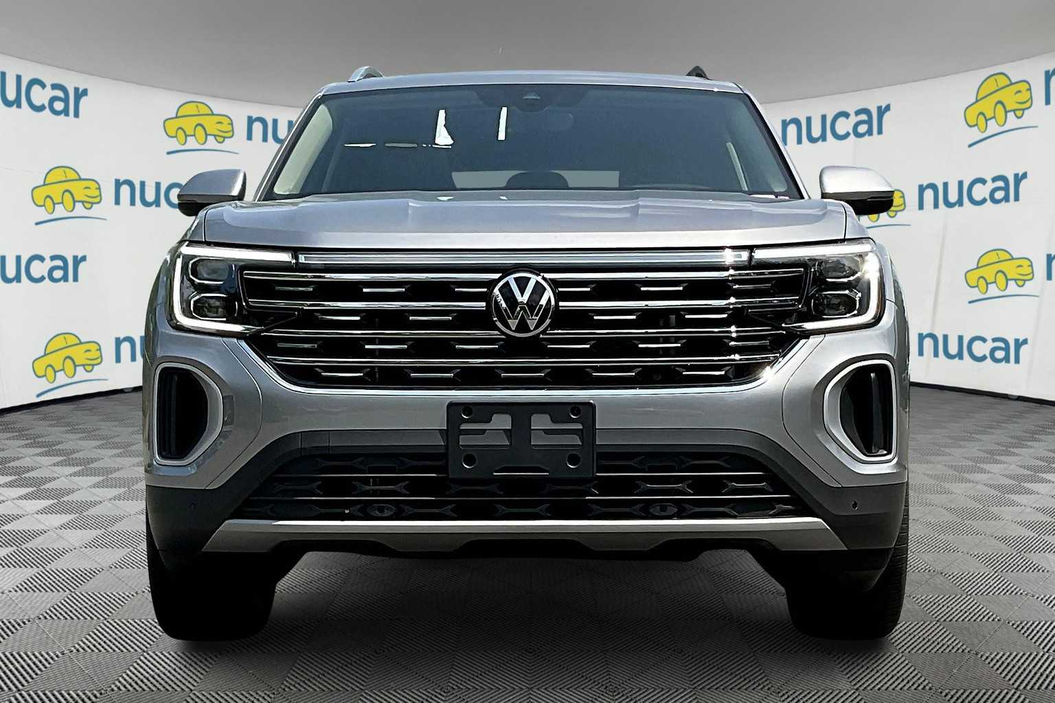 2025 Volkswagen Atlas SEL photo 2