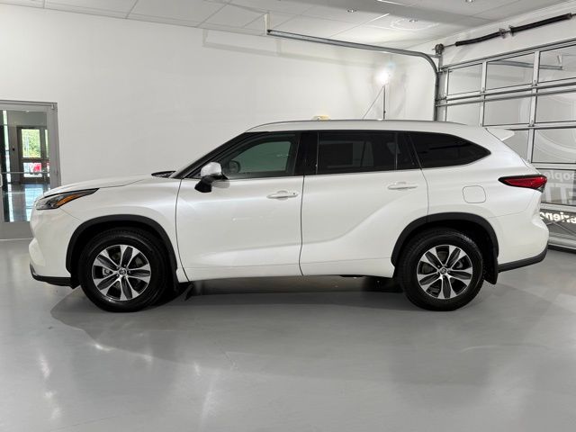 2020 Toyota Highlander XLE photo 6