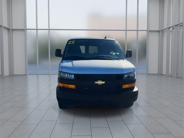 2025 Chevrolet Express Cargo 3500 photo 3