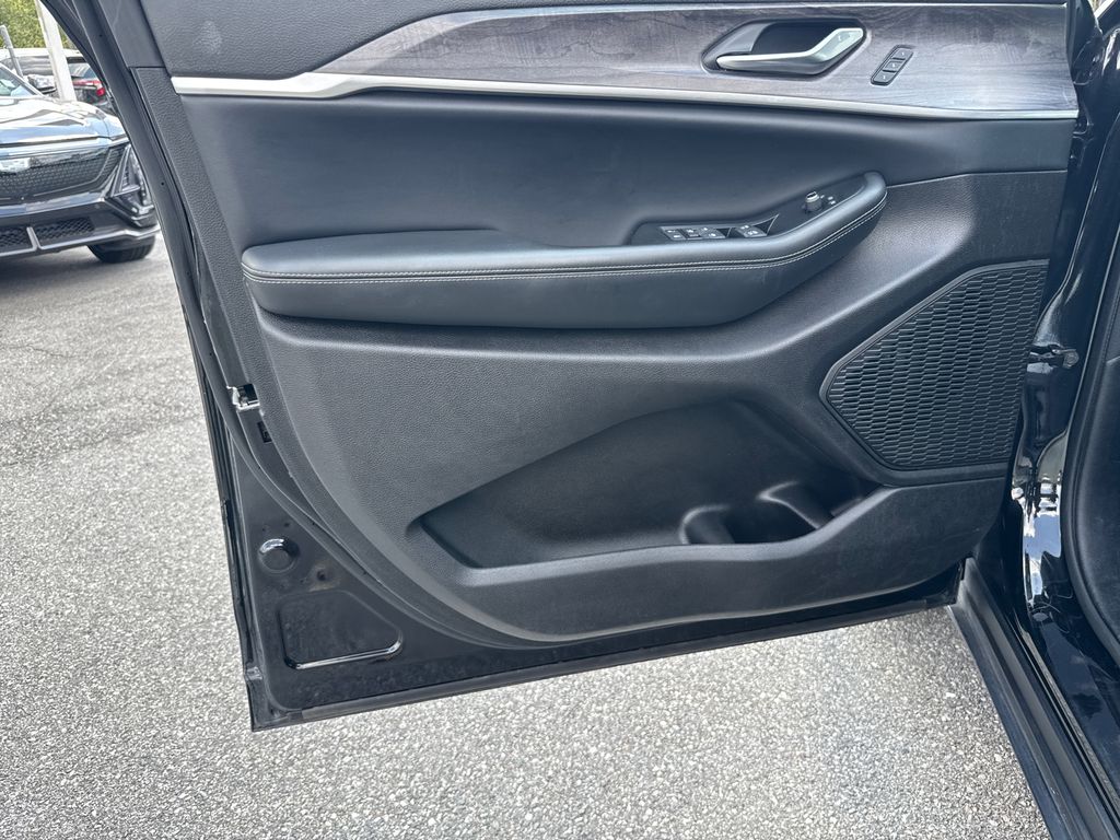 2024 Jeep Grand Cherokee Limited photo 6