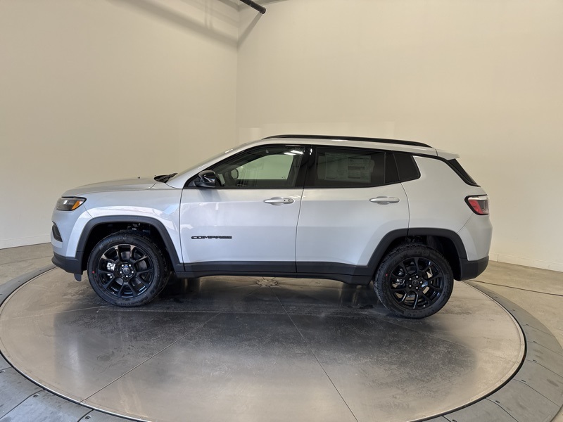 2026 Jeep Compass Latitude Altitude photo 2