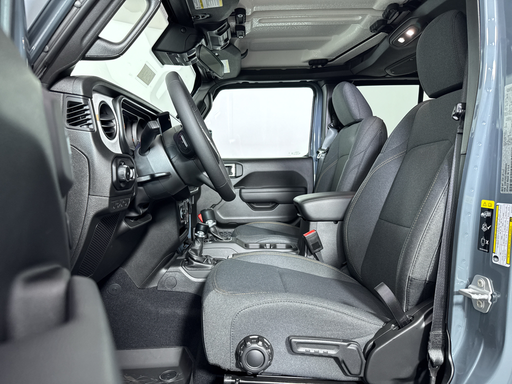 2025 Jeep Wrangler Sport S photo 4