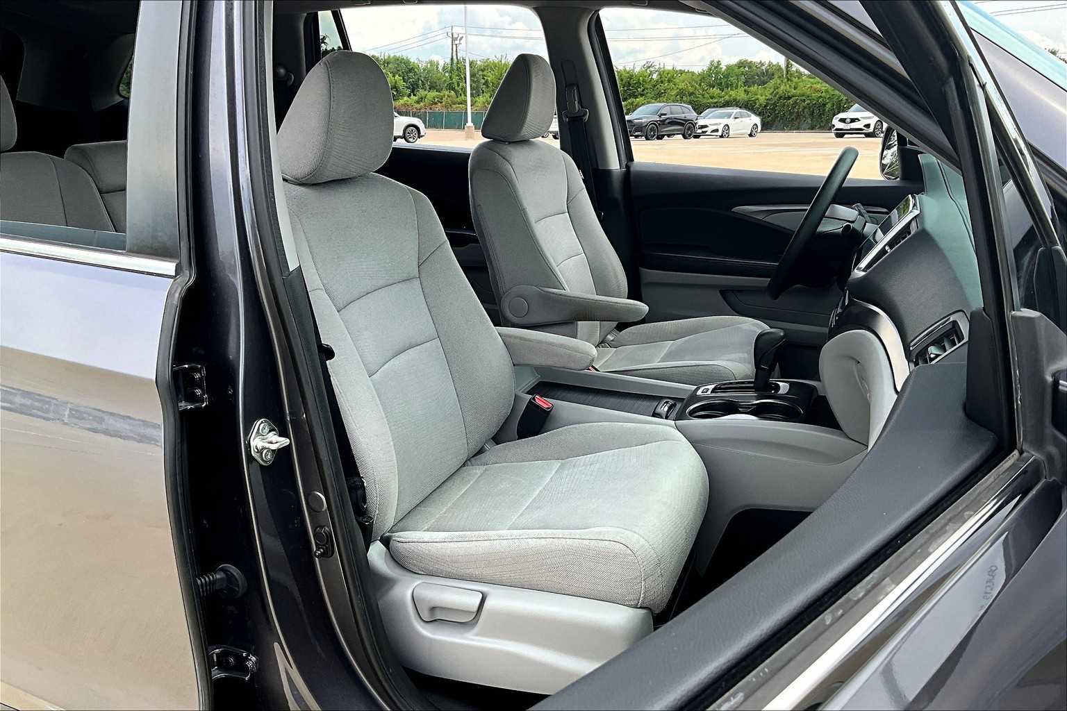 2017 Honda Pilot EX photo 8