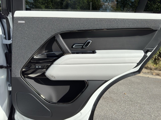 2025 Land Rover Range Rover Sport SE photo 15