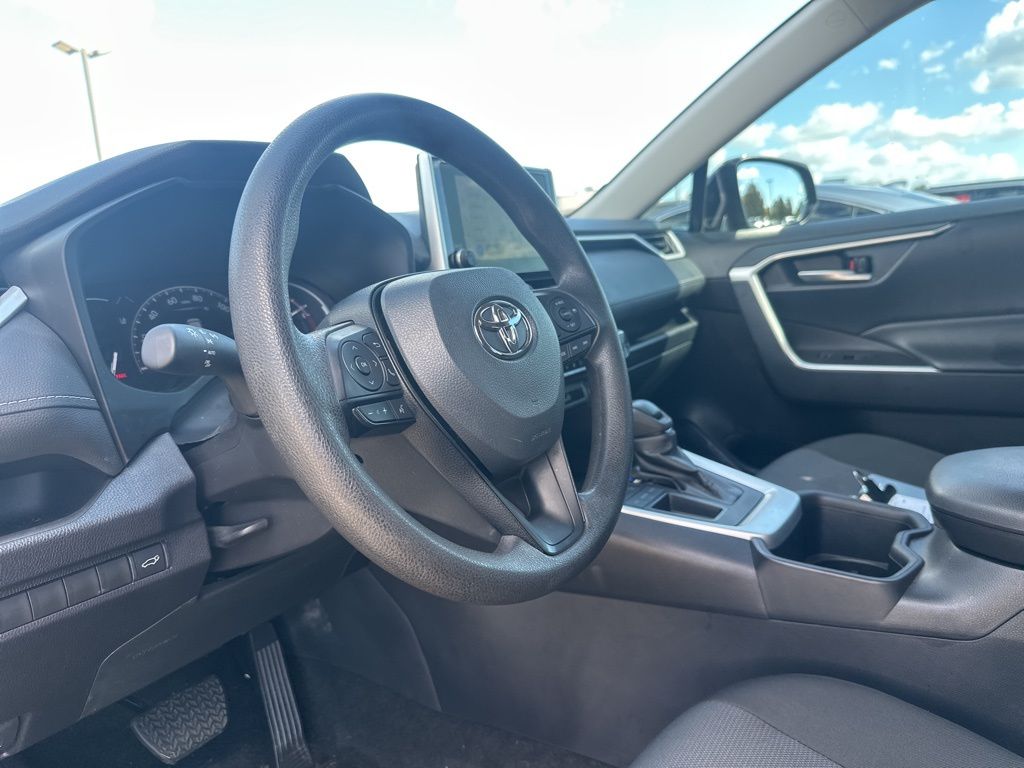 2024 Toyota RAV4 XLE photo 2