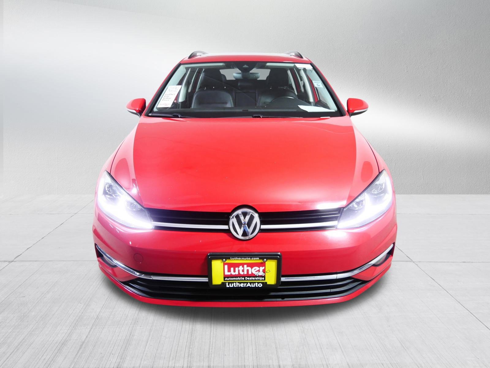 2019 Volkswagen Golf SportWagen SE photo 2