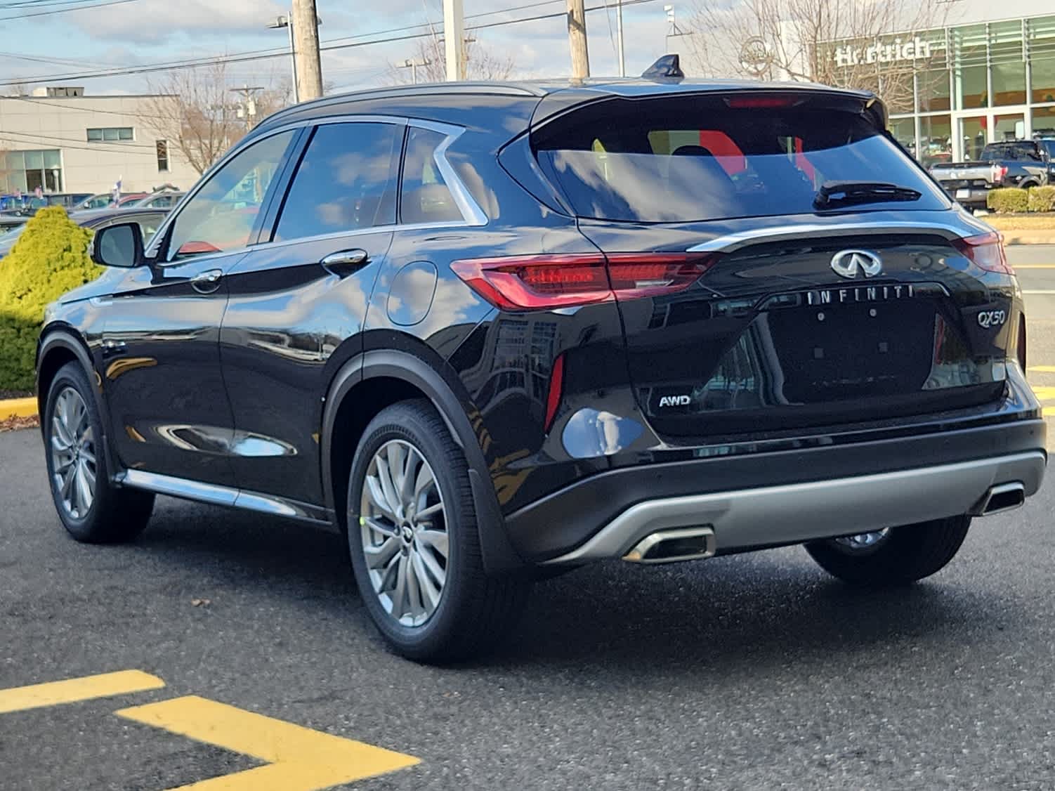 2025 Infiniti QX50 Luxe photo 4