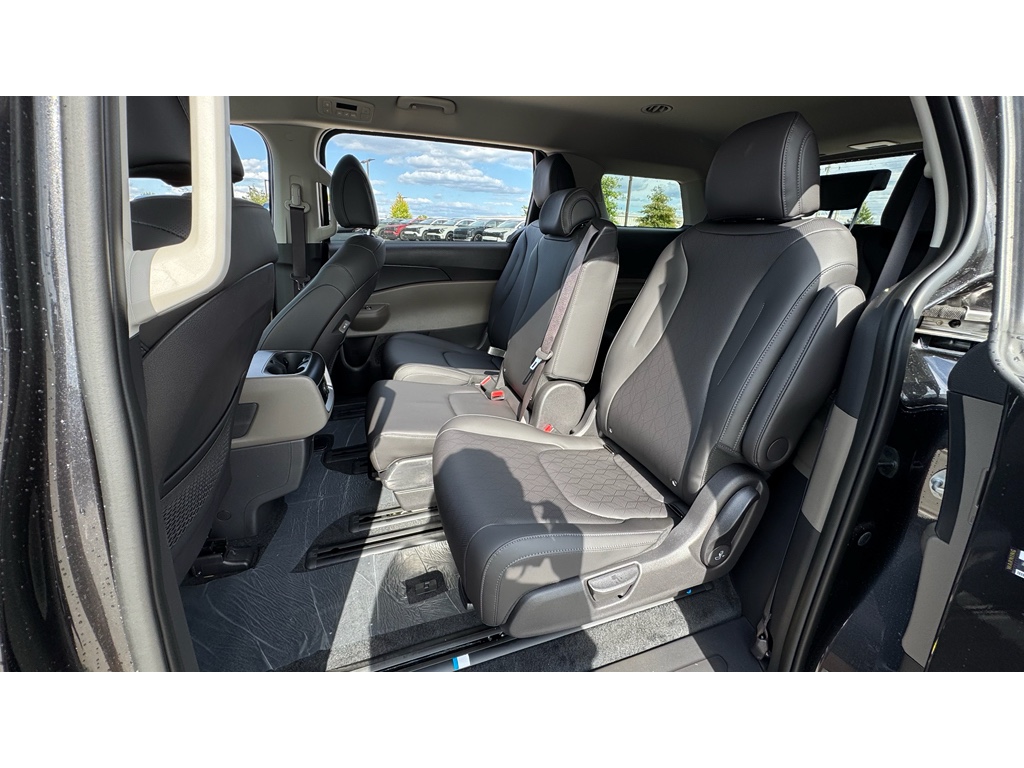2026 Kia Carnival LXS photo 22