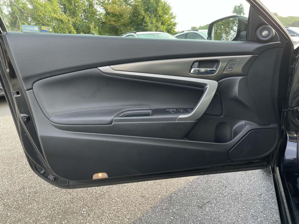 2016 Honda Accord Touring photo 2