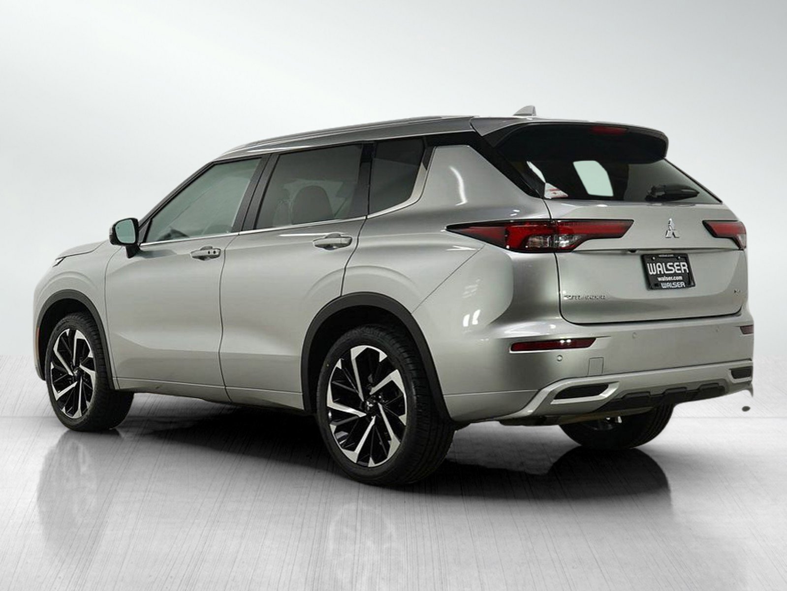 2024 Mitsubishi Outlander SEL photo 2