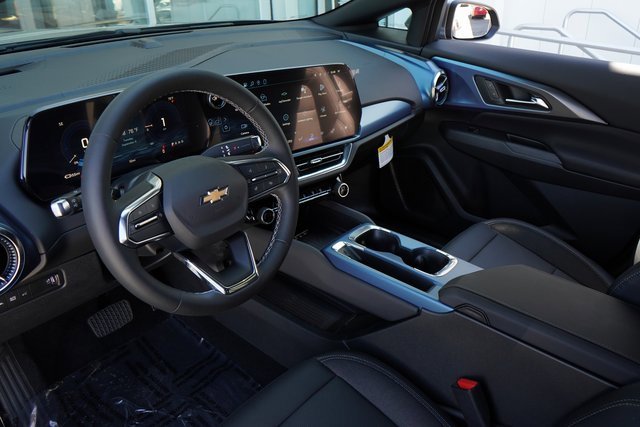 2026 Chevrolet Equinox EV 1LT photo 2