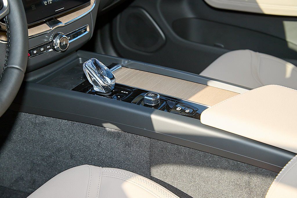 2026 VOLVO XC60 - Image 13