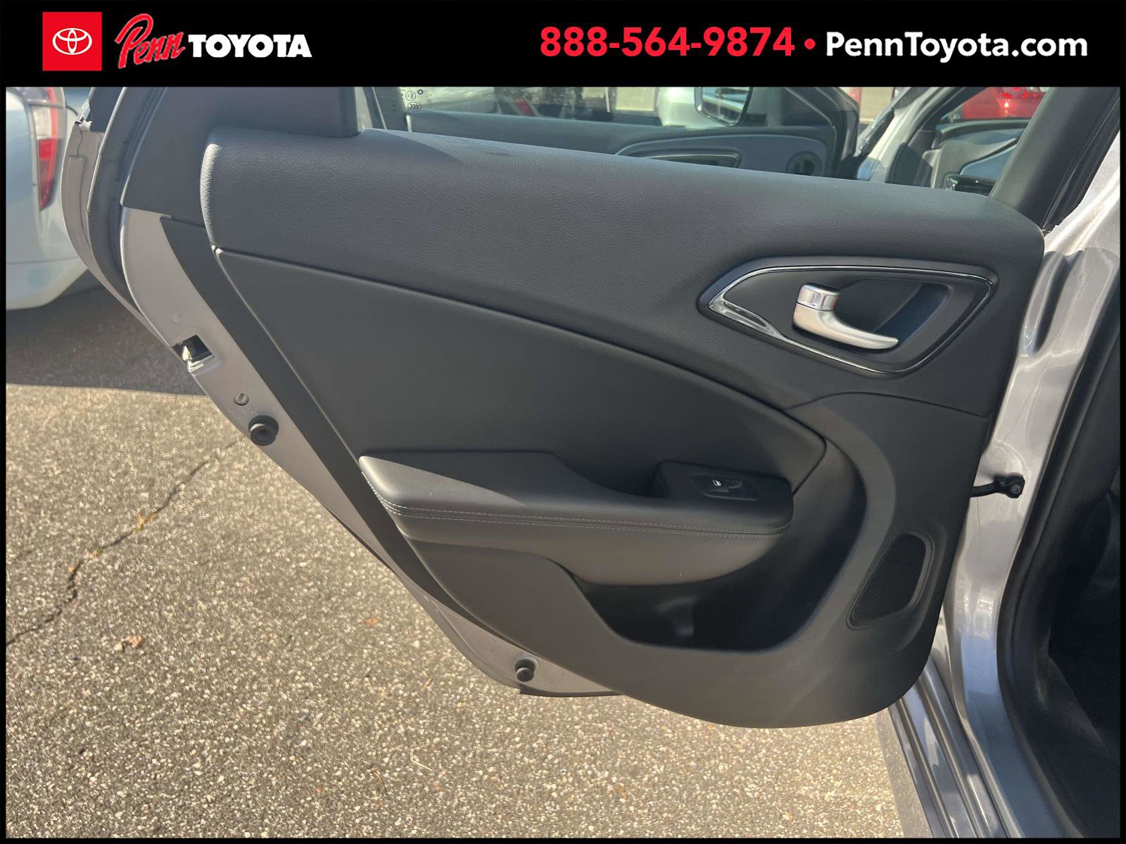 2016 Chrysler 200 S photo 13