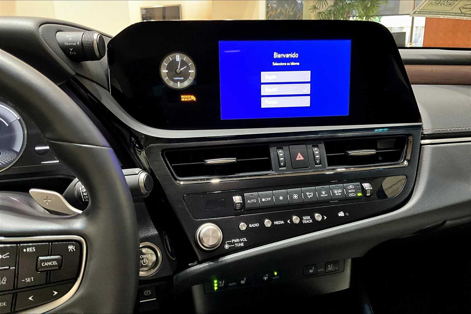 2025 Lexus ES 300h photo 6