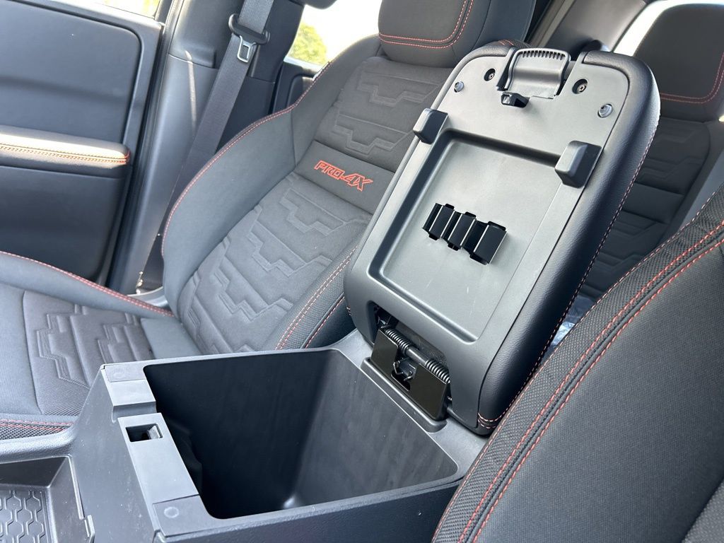 2025 Nissan Frontier PRO-4X photo 33
