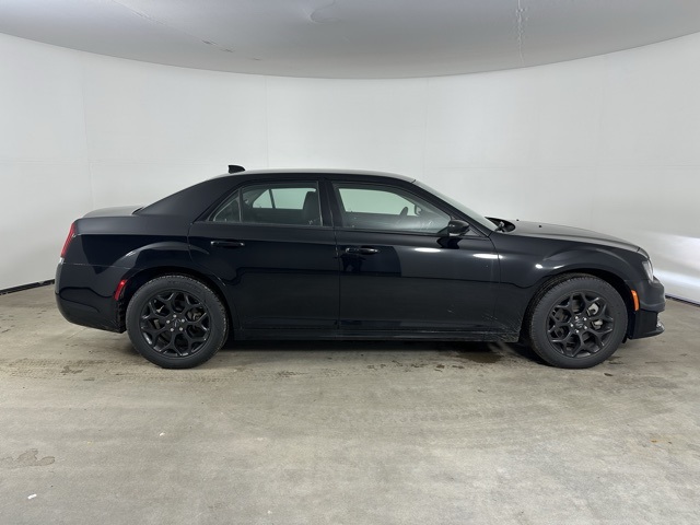 2023 Chrysler 300 Touring L photo 5