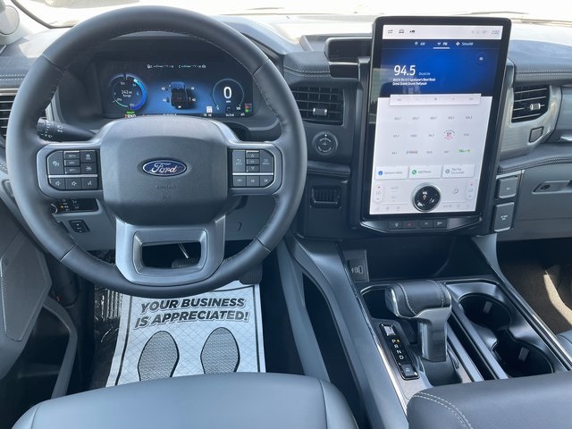 2025 Ford F-150 Lightning photo 3